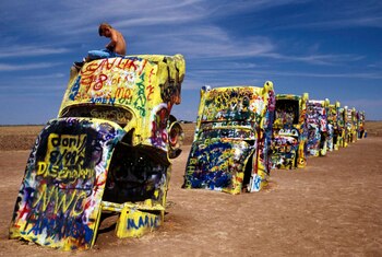 Diez autos Cadillac están anclados