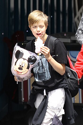 La actriz estuvo con sus hijos a Disneyland por el cumpleaños de Shiloh