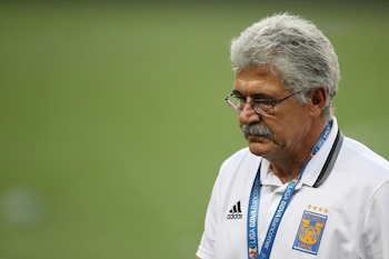 La desazón de Ricardo Ferretti, DT de los Tigres, tras no poder hacerse con el título y caer derrotado por 2-1 en el último partido