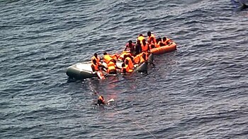 Los migrantes intentan cruzar el estrecho de Gibraltar en precarias embarcaciones