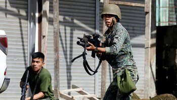 Un soldado filipino durante los