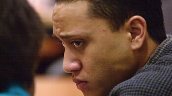 Vili Fualaau durante una audiencia