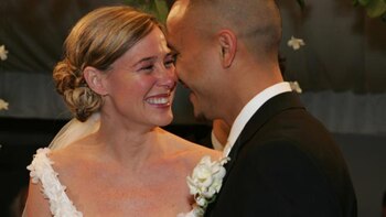 Un año después de que