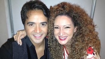 Erika Ender con Luis Fonsi