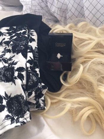 La peluca rubia y el