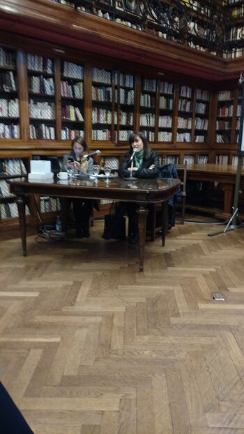 Paula Forteza exponiendo su programa