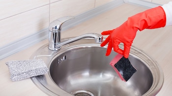 Las esponjas y paños tienen un alto nivel de contaminación (Istock)