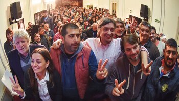 Máximo Kirchner junto a dirigentes sindicales en el Instituto Patria