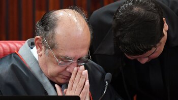 Gilmar Mendes (izquierda), presidente del