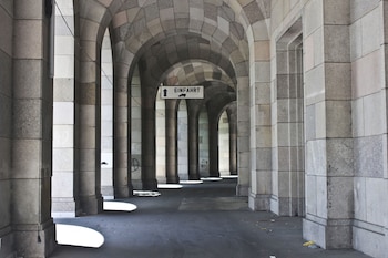 Pasillo exterior de la Sala