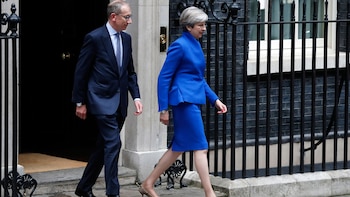 Theresa May saliendo de Downing Street
