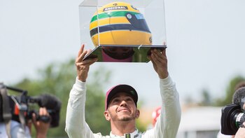 El británico Lewis Hamilton con el casco