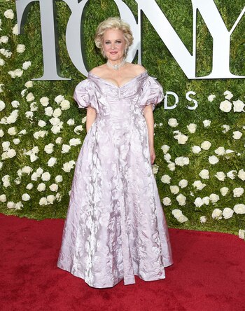 Christine Ebersole, nominada como mejor actriz en un musical para su papel en War Paint, lució un pomposo diseño de William Ivey Long