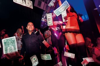Un VIP “makes it rain”