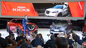 Alfonso Albaisa presentó las dos