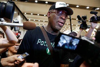 La estrella de la NBA se manifestó también amiga de Donald Trump, y le deseó suerte y hasta le dio consejos para el encuentro. (Thomas Peter/Reuters)
