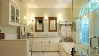 Con cuatro dormitorios y cuatro