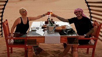 Ella y Él, juntos en