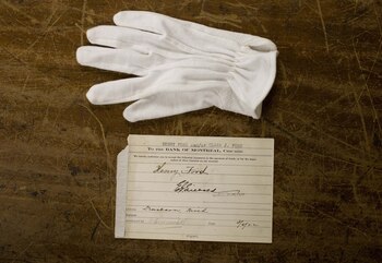 Una tarjeta firmada por Henry Ford de la oficina central en el Viejo Montreal (Bloomberg / Christinne Muschi)