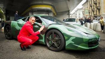 Un Ferrari camuflado, otra de