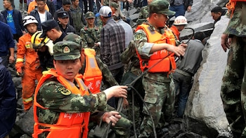 Un cuerpo de socorristas chinos