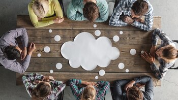 Para sostener una conversación con