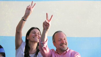 Martin Sabbatella junto a su