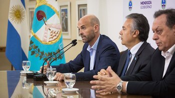 Guillermo Dietrich junto al gobernador