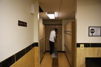 Cecil Exum maneja una hora