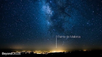 Un timelapse filmado a bordo de un avión que descubre un maravilloso paisaje nocturno