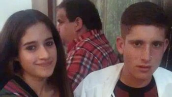 La víctima, junto a su