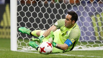 Claudio Bravo, capitán de Chile