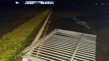 Así quedó el portón de