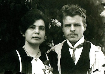 Rorschach junto a su esposa