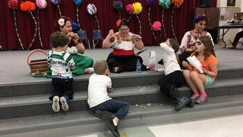 La comunidad mexicana establecida trata