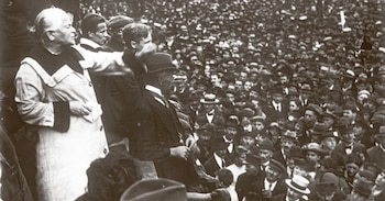 Clara Zetkin en un acto