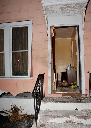 Una de las entradas a