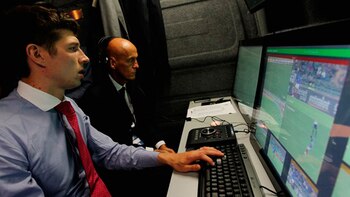 El italiano Pierluigi Collina, presidente