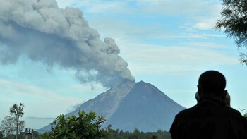 En el país hay cerca de 120 volcanes activos (AP)