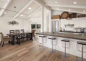 La cocina y comedor con