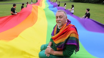 Su creador fue el activista Gilbert Baker, quien se hizo conocido por la lucha de los derechos (Getty)