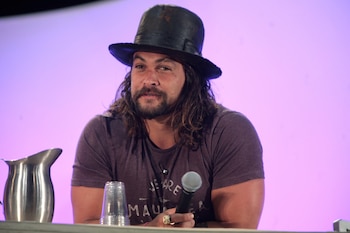 Jason Momoa durante una conferencia