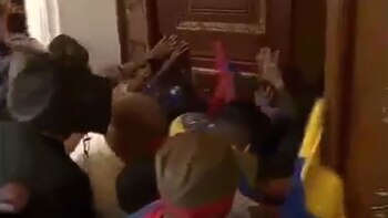 Los colectivos chavistas forzaron la