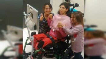 Así se comunica la menor con el dispositivo visual.