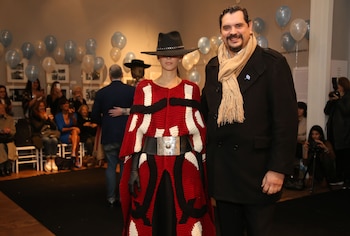 La propuesta de Marcelo Senra, con piezas claves como el sombrero de baby alpaca, poncho tejido, guantes de piel y cinturón ancho con detalle de orfebrería (Juan Villagran)