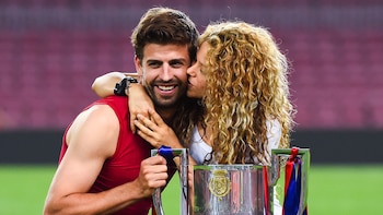 Shakira y Gerard Pique posan con la Copa del Rey en el año 2015 (Photo by David Ramos/Getty Images)