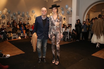 Laurencio Adot jugó con un look moderno donde incorporó texturas y brillos (Juan Villagran)