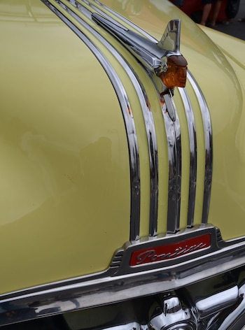 El primer logo de Pontiac evocaba la imagen de un jefe guerrero indio