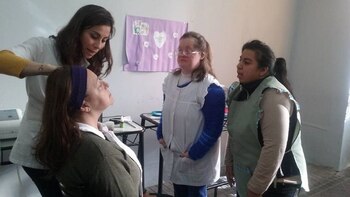Una de las tantas capacitaciones que recibieron durante cuatro años estas jóvenes para lograr afrontar las labores en el spa (Spa Las Guapas)