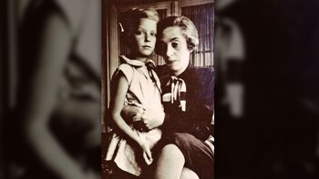 Tom Seidmann-Freud y su hija Angela, quien vivió en Israel y se cambió el nombre, también.